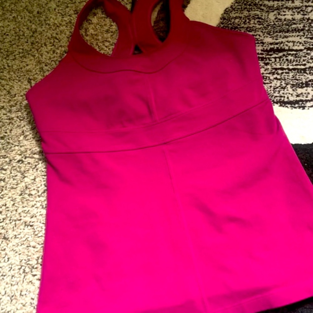 Athleta tank with built in bra